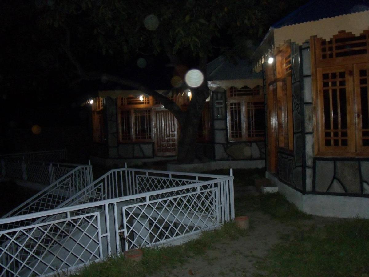Manila Huts Hotel นารัน ภายนอก รูปภาพ